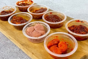 김포창고 - 공기밥 뚝딱 모듬 젓갈8종/ 고기,반찬에 잘 어울리는 젓갈 8종으로 구성했습니다.
